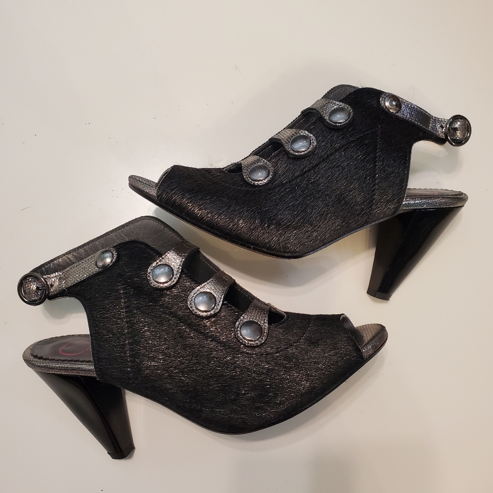 Chanii B 39 Heels Honey Black Platinum open toe sandal Strappy Military Silver